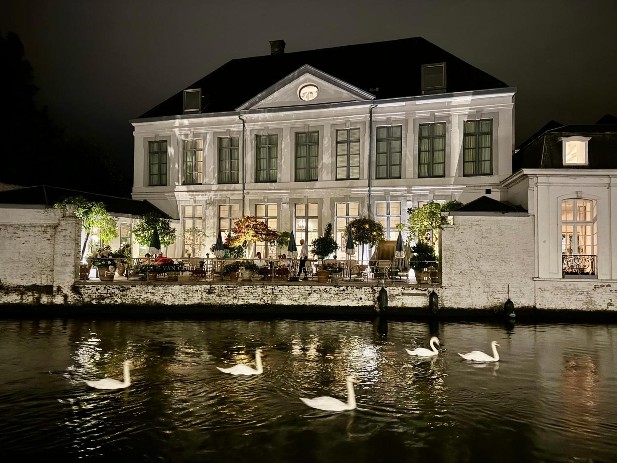 Bed and Breakfast Sleeping Swan Brujas Exterior foto